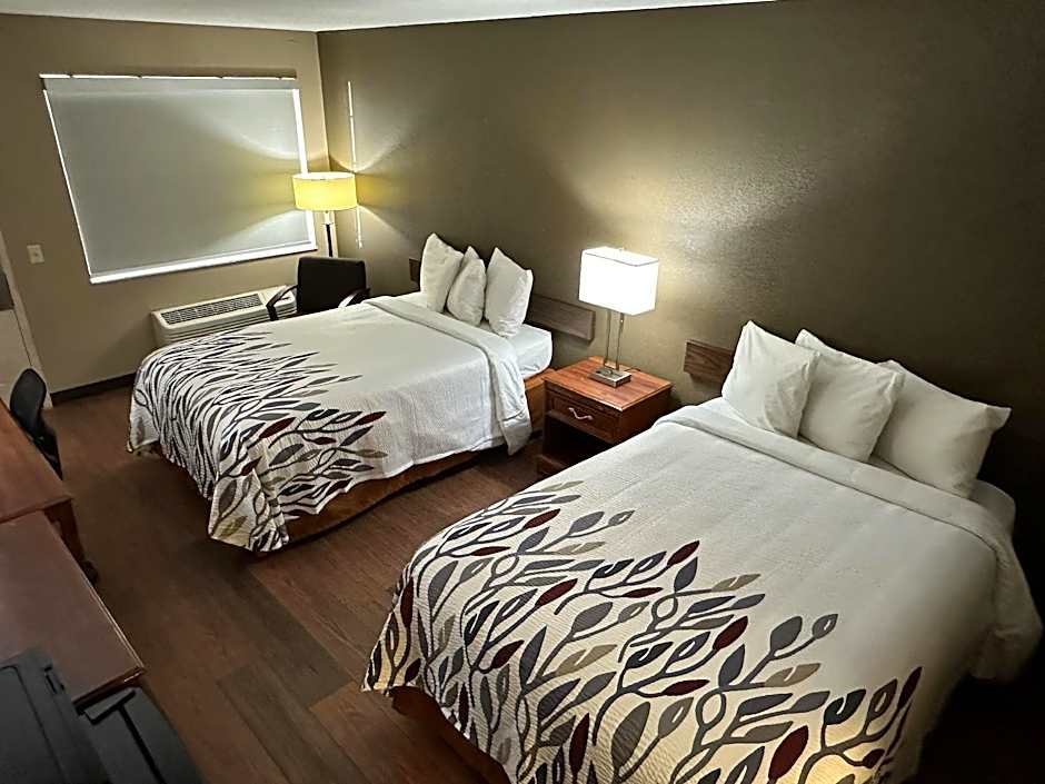 Red Roof Inn & Suites Marysville