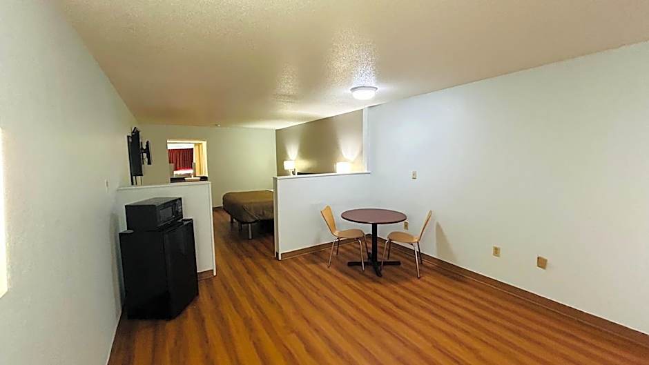 Super 7 Inn By OYO Tupelo Hwy 178