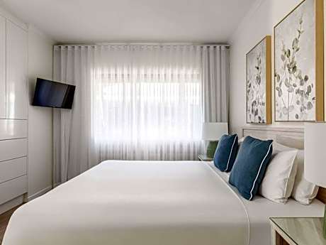 One-Bedroom Apartment with Ocean View