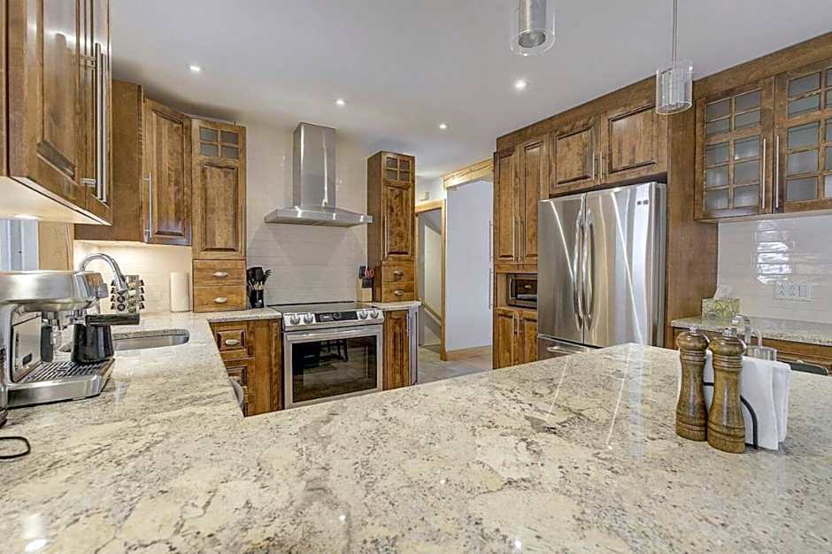 Idyllic Nature Retreat - Hot tub and Scenic Views