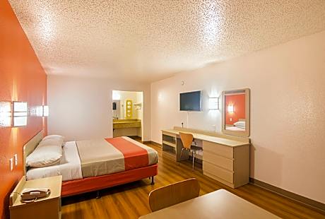 1 Queen Bed | Non-Smoking, Micfridge