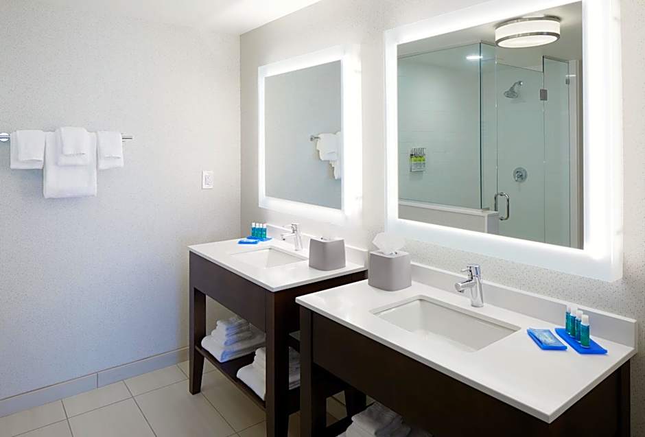 Holiday Inn Express and Suites Cincinnati North Liberty Way By IHG