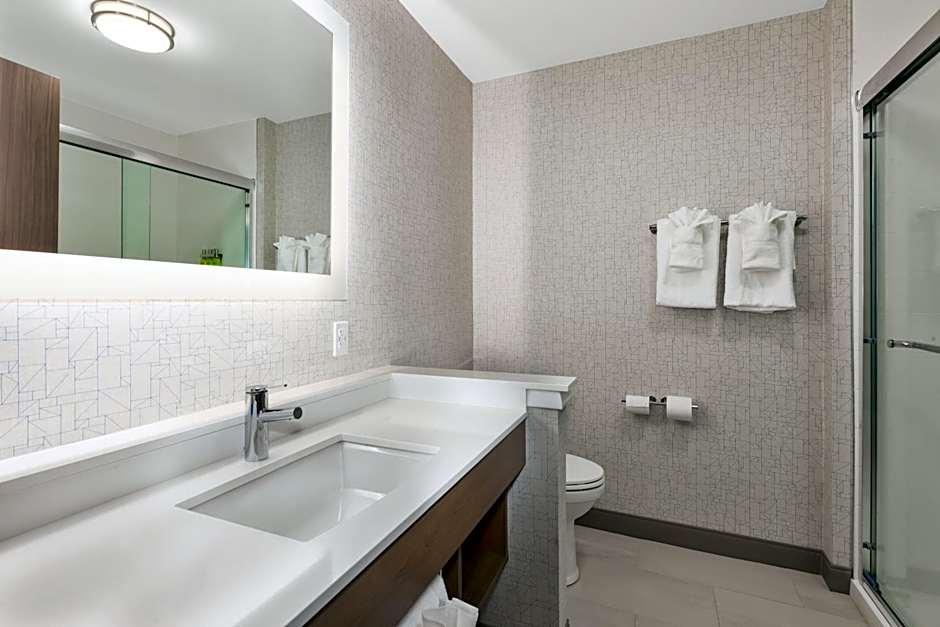 Holiday Inn Express and Suites Grand Rapids Airport- South By IHG