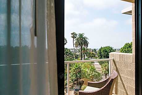 2 Queen Beds Deluxe Room Hearing Accessible