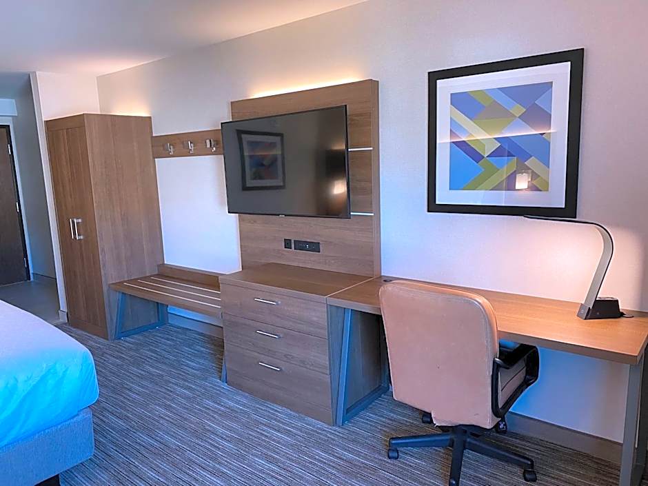 Holiday Inn Express and Suites Chatsworth By IHG