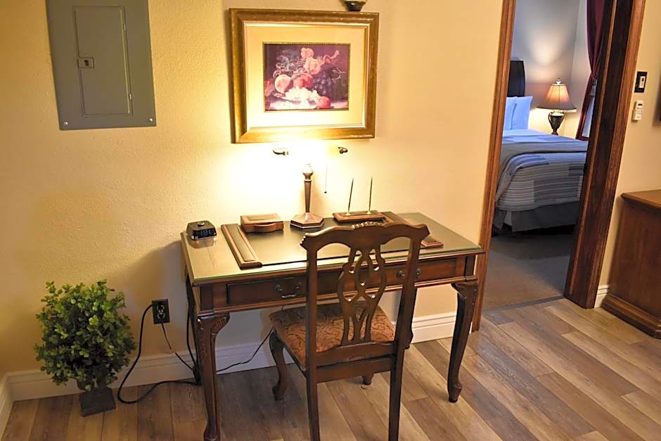 Silver Horseshoe Inn