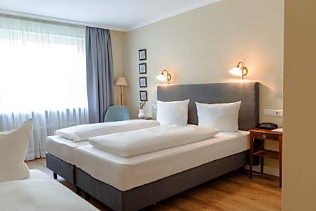 Hotel Altmünchen by Blattl