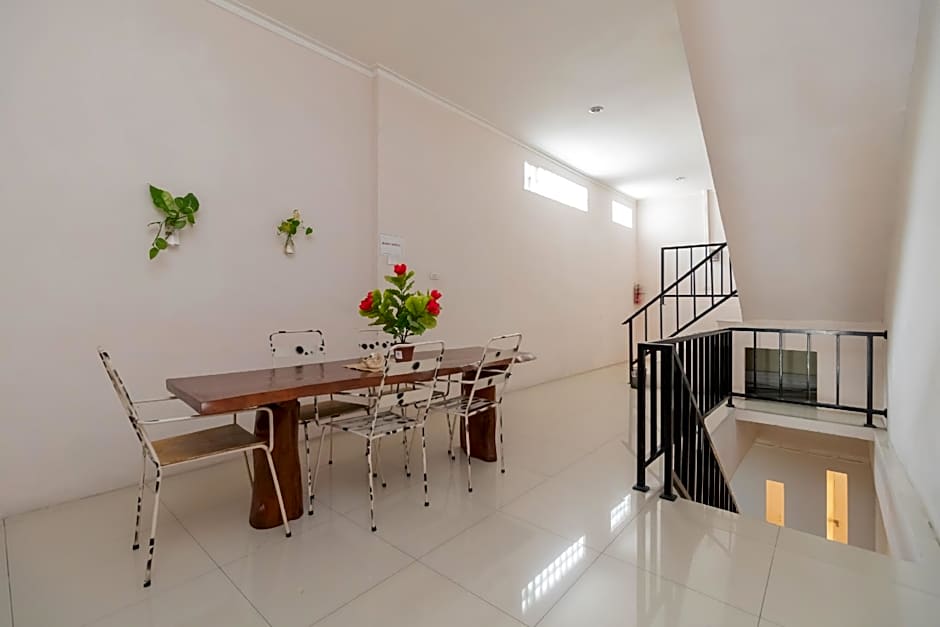 RedDoorz @ Fella Homestay Medan