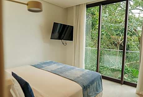 Four-Bedroom Premium Suite - Non-Smoking