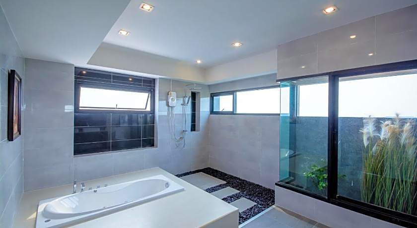 The living Hotel Samutprakan