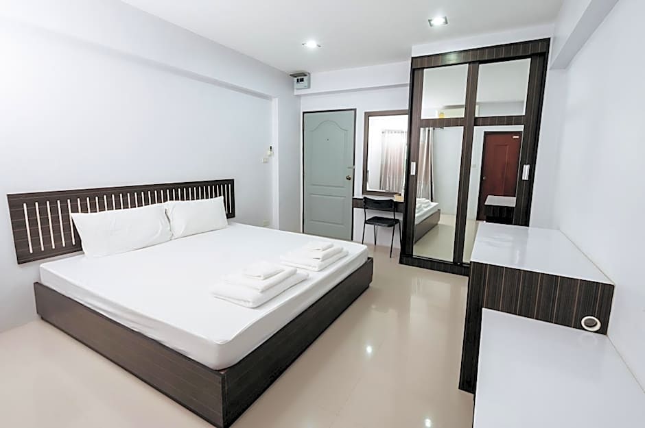 Creston Grand Hotel Suphan Buri