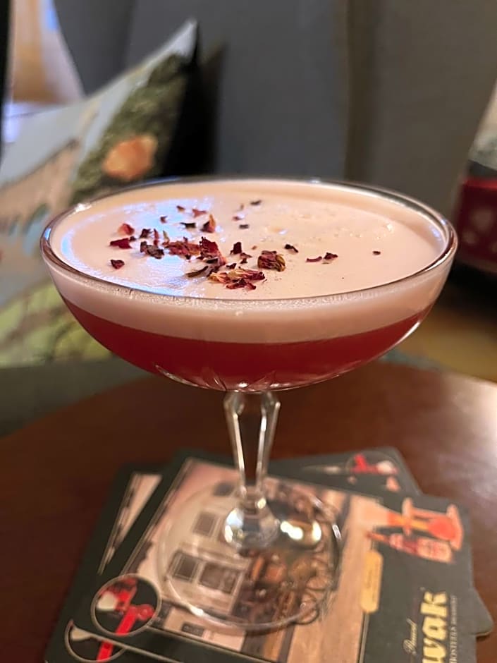 Sans Souci Bed and Breakfast Luxe Heated Pool and Restaurant