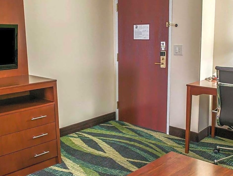Quality Inn & Suites South Bend Airport