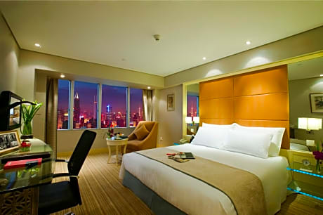 DELUXE, KING BED