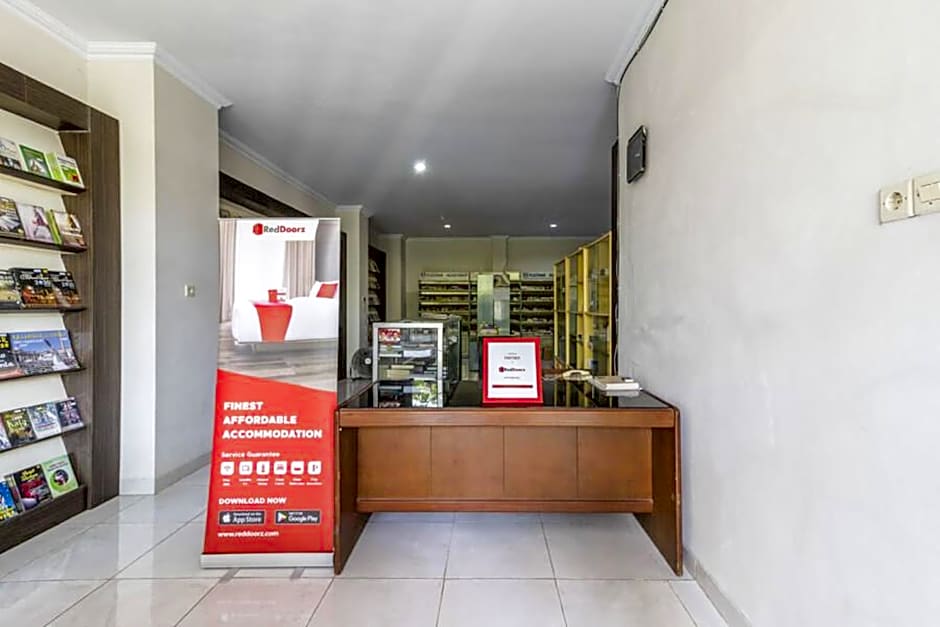 RedDoorz near Condongcatur Bus Station