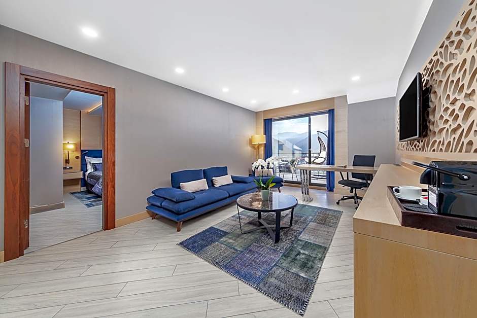 Foto 1 dari 4 — Executive Suite, City View