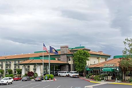 Rogue Regency Inn & Suites