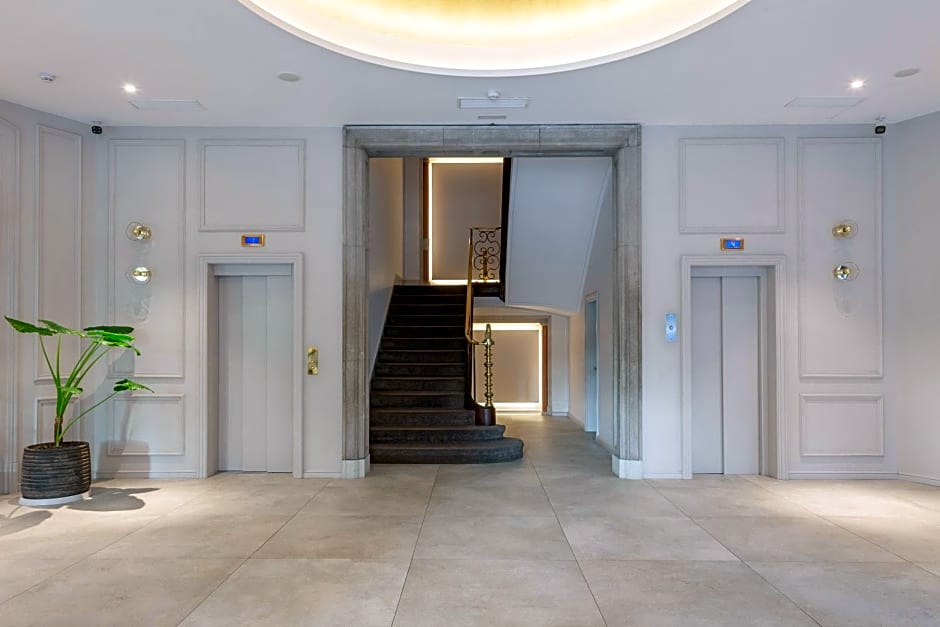 Lamaro Hotel