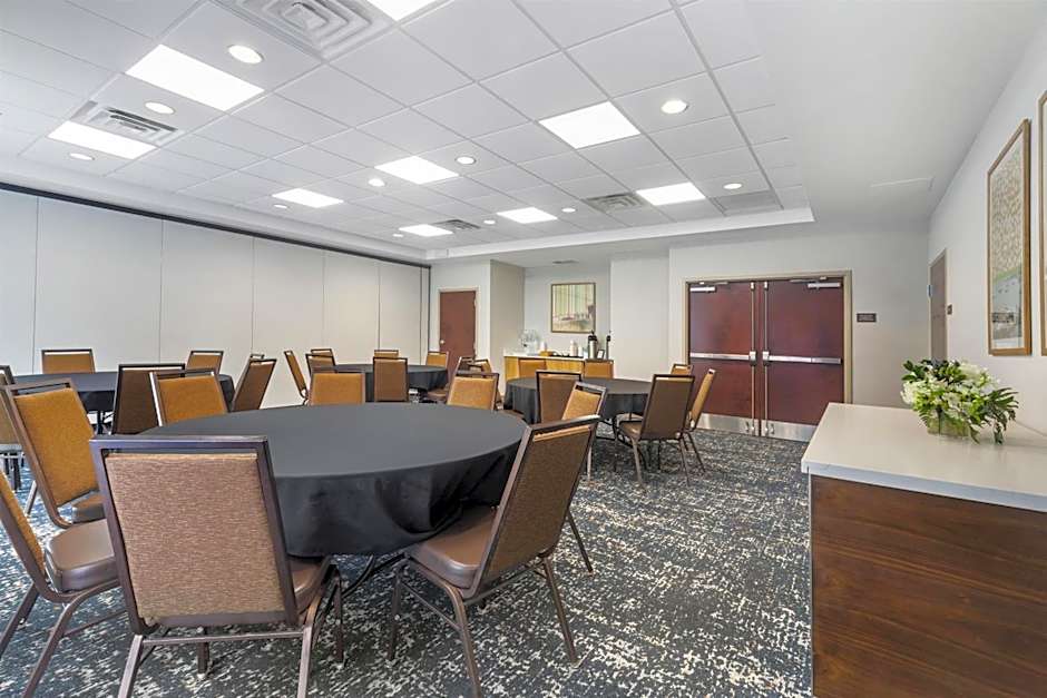 Hampton Inn By Hilton & Suites Plymouth