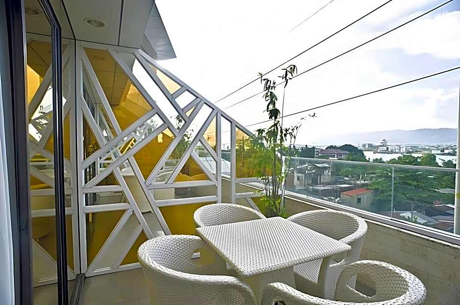 Goldberry Suites & Hotel Mactan