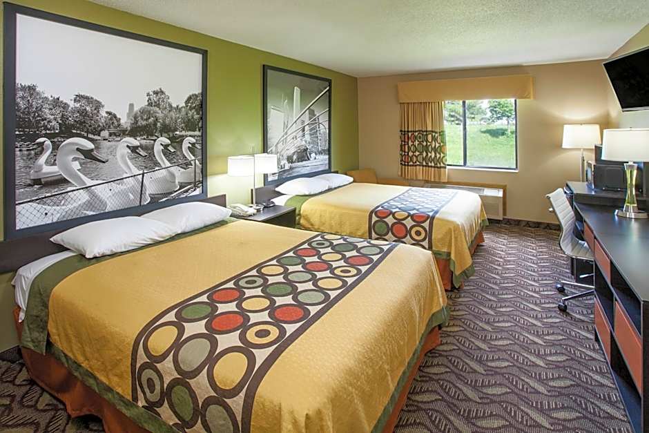 Photo 1 of 2 of 2 Queen Beds, Nonsmoking