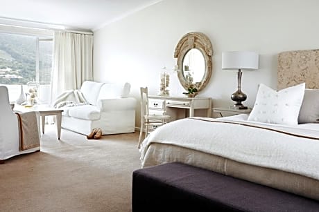 Deluxe Suite with Lagoon View