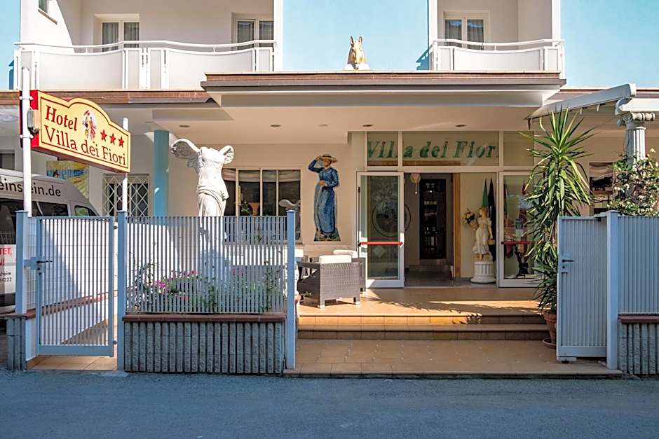 Hotel Villa dei Fiori - sul mare con piscina