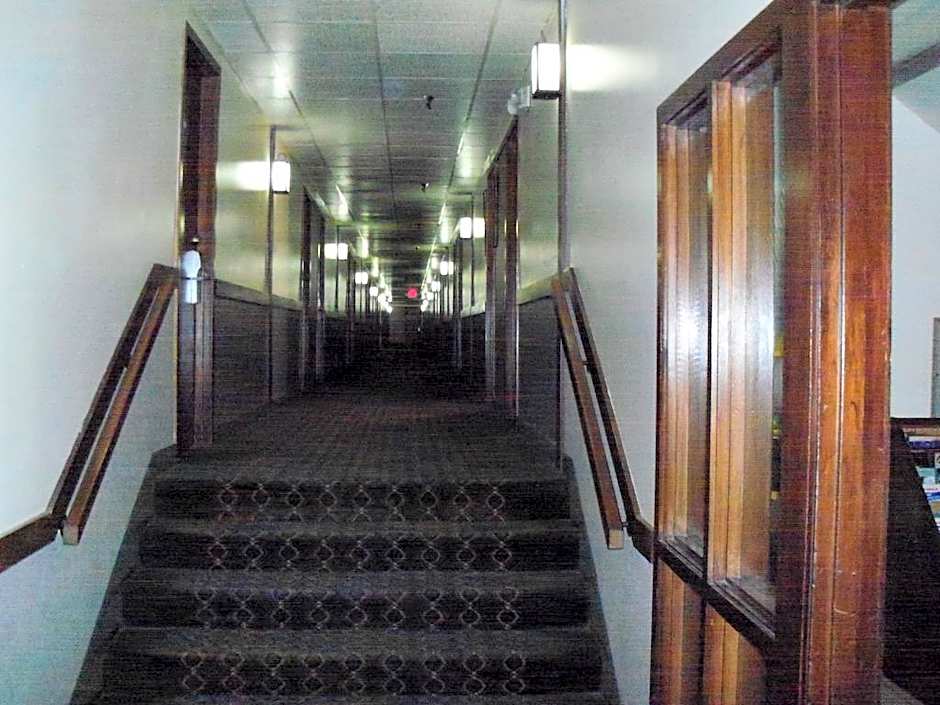 Budget Inn & Suites