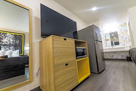 2 Queen Beds, One-Bedroom, Suite, Non-Smoking