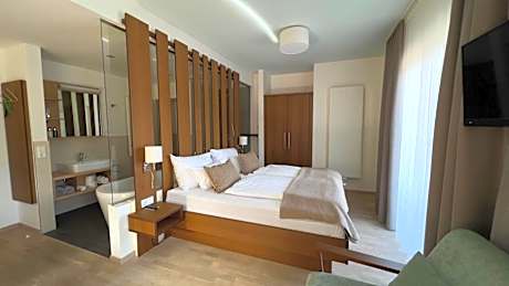 Deluxe Apartment with Lake View (3 Adults)