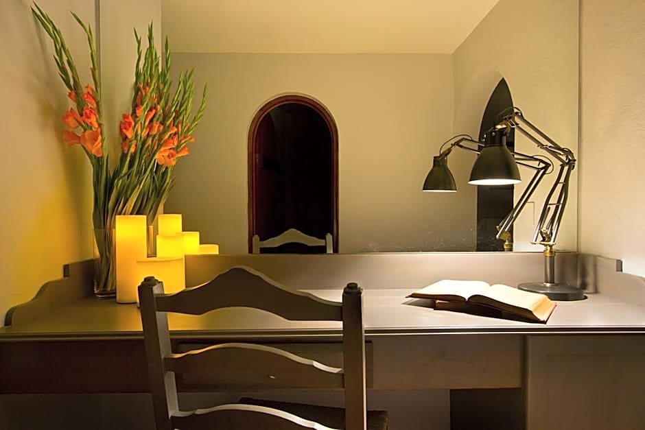 Alta Las Palomas Hotel