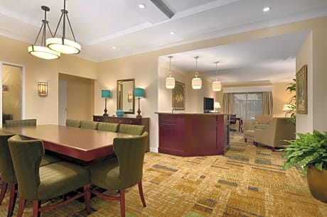 2 Room Hospitality Suite-1 King Bed-Nonsmoke