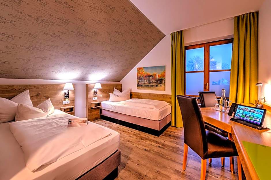 Zur Post Kummersbruck Hotel & Tiny Houses