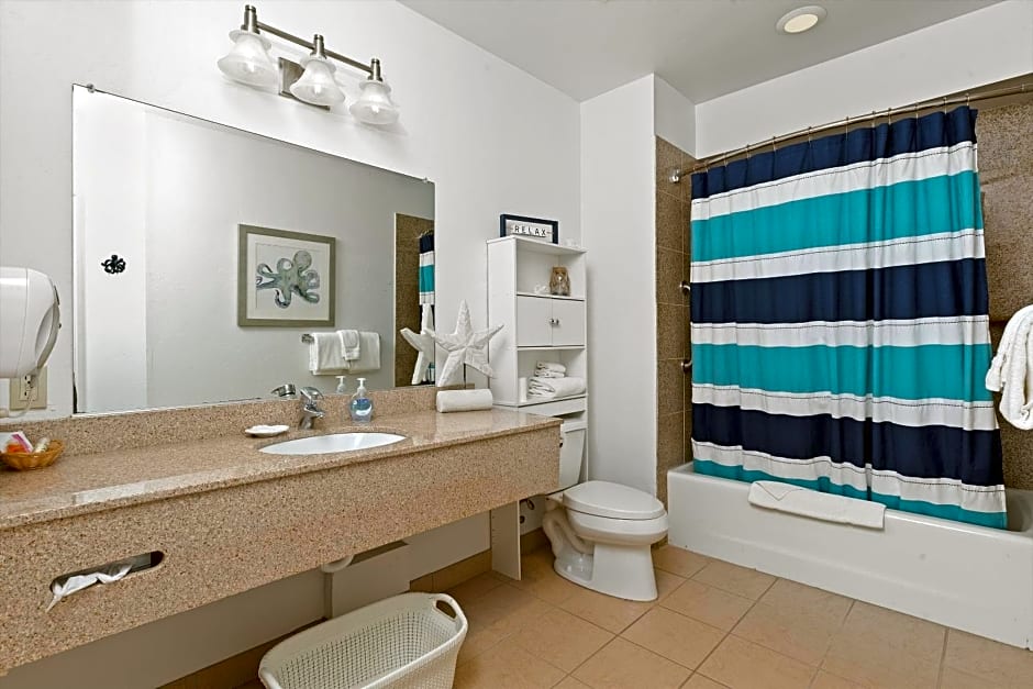 Beach House Inn & Suites