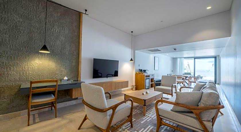 Lures Hotel