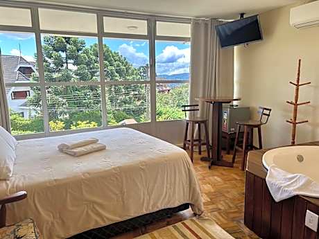 Deluxe Suite with Spa Bath
