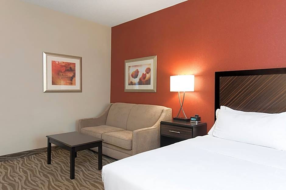 Holiday Inn Express Hotel & Suites Grand Rapids-North By IHG