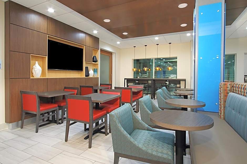 Holiday Inn Express & Suites Lake Charles South Casino Area By IHG