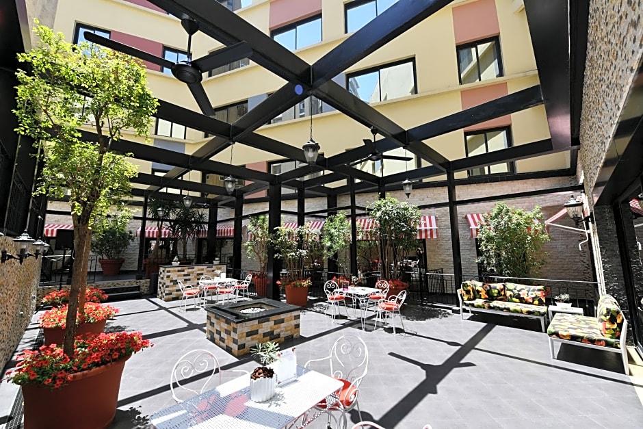 Le Bristol Hotel