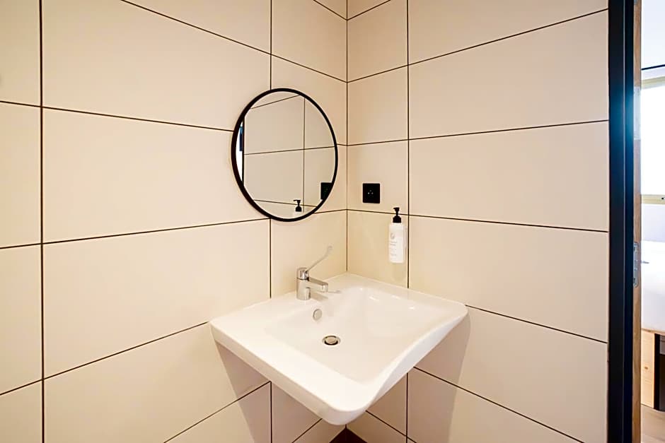 EasyHotel Marseille Euromed