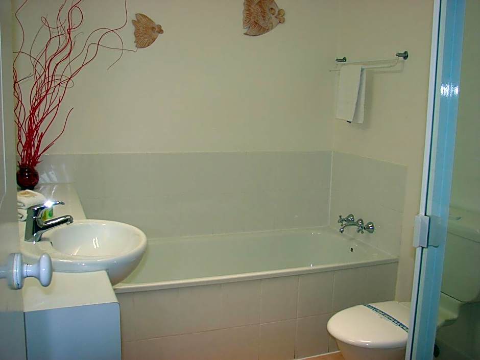 Portside Noosa Waters Hotel