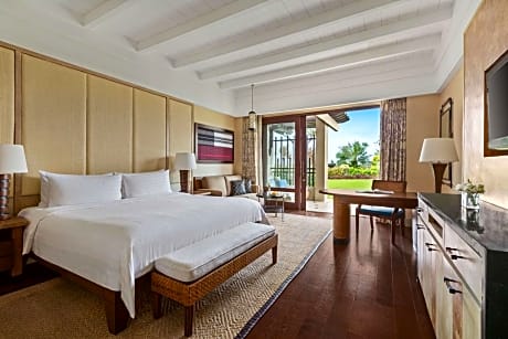 Deluxe King Room with Free Roundtrip Caticlan Airport Transfers