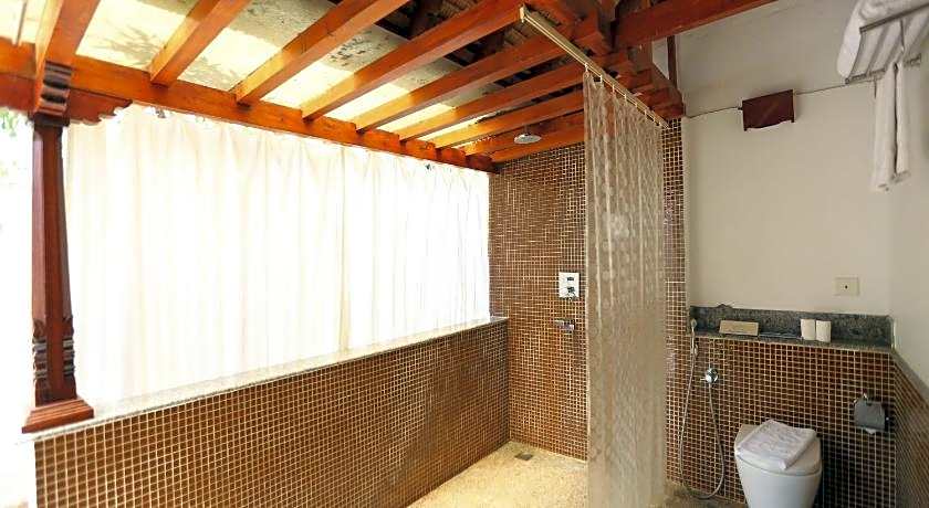 Le Pondy - Beach and Lake Resort