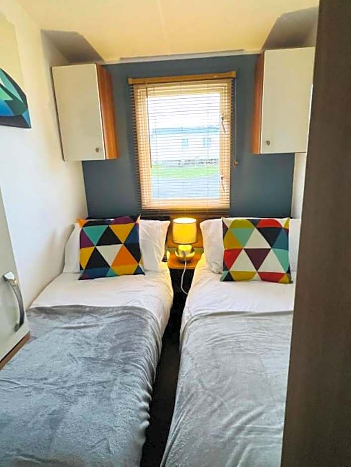 Place2bee,Family & Pet Friendly 6 Berth Caravan, Manor Park Hunstanton