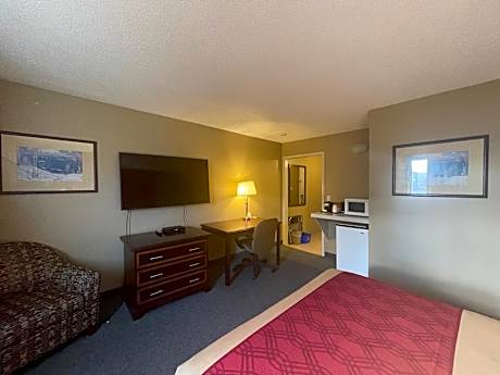1 Queen Bed, Mobility Accessible Room, Bathtub w/ Grab Bars, Non-Smoking