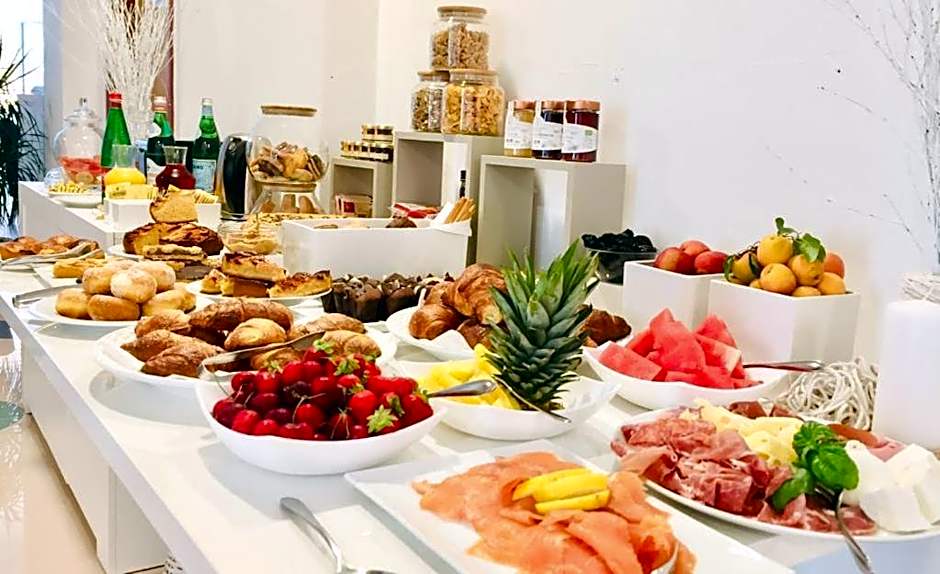 Piccadilly Rooms Restaurant and Beach