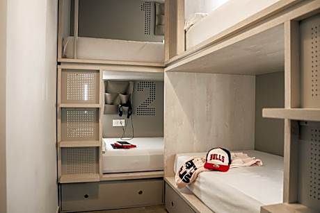 Bed in 4-Bed Female Dormitory Room with Private Bathroom