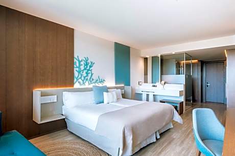 Single Room with Pool View