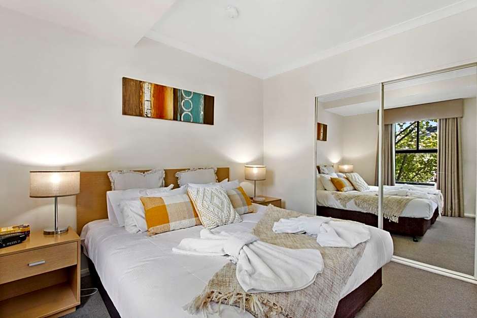 2BDR 1BTH - James Street Magic