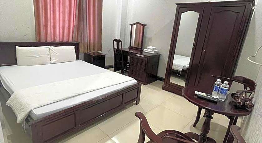 Thi Long Phung Hotel